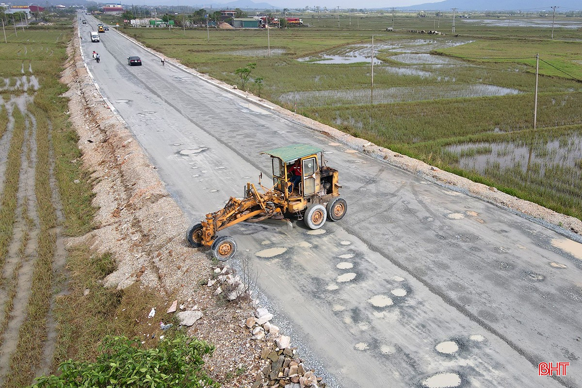 bqbht_br_nang-cap-quoc-lo-1-o-ha-tinh-10baa.jpg