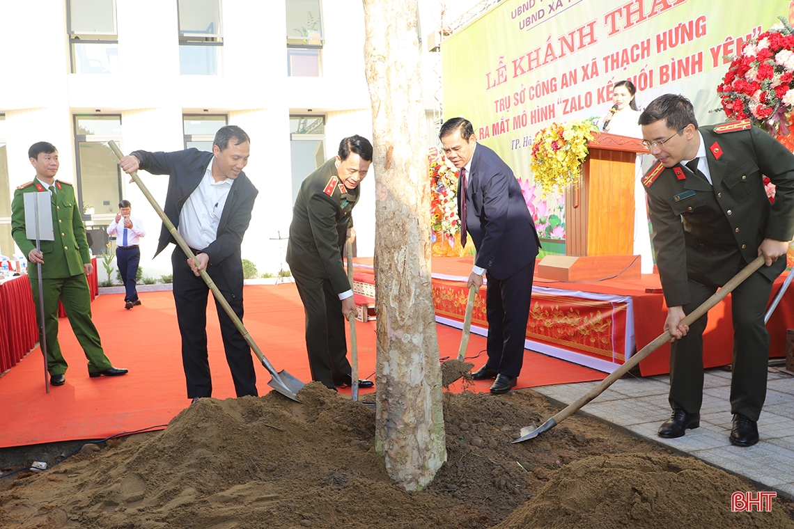 Lãnh đạo Bộ Công an, tỉnh Hà Tĩnh dự lễ khánh thành trụ sở công an xã
