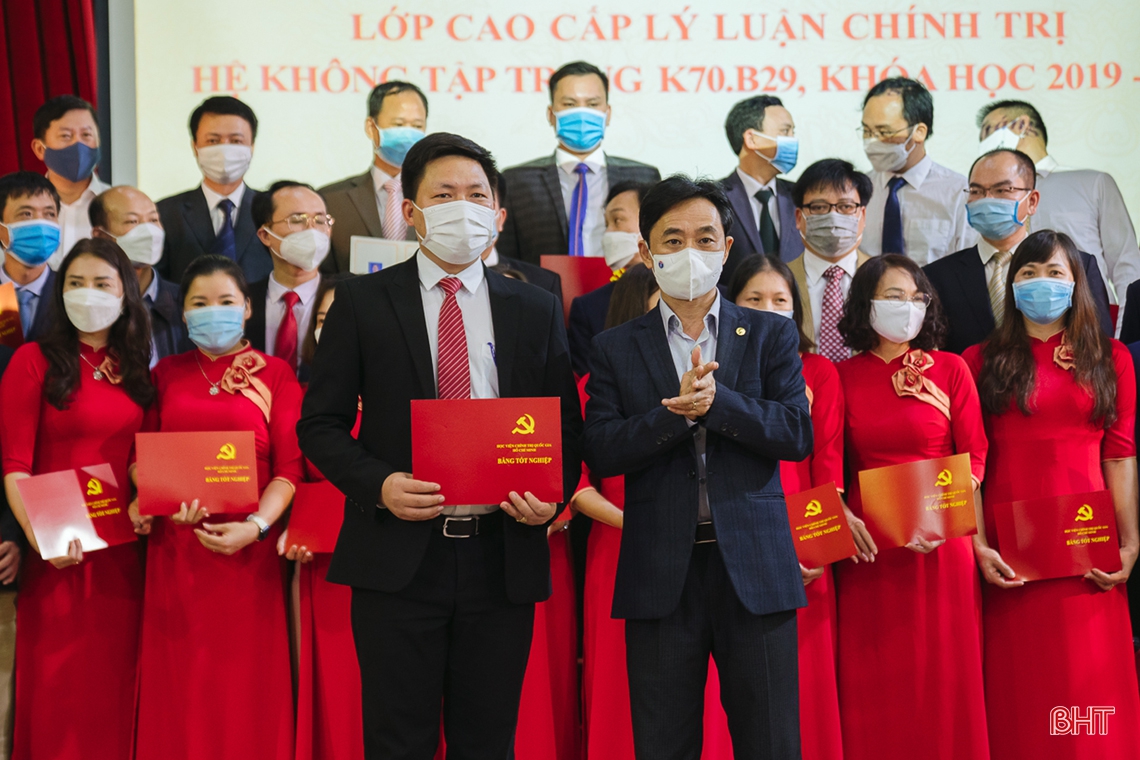 86 học viên Hà Tĩnh hoàn thành lớp cao cấp lý luận chính trị hệ không tập trung