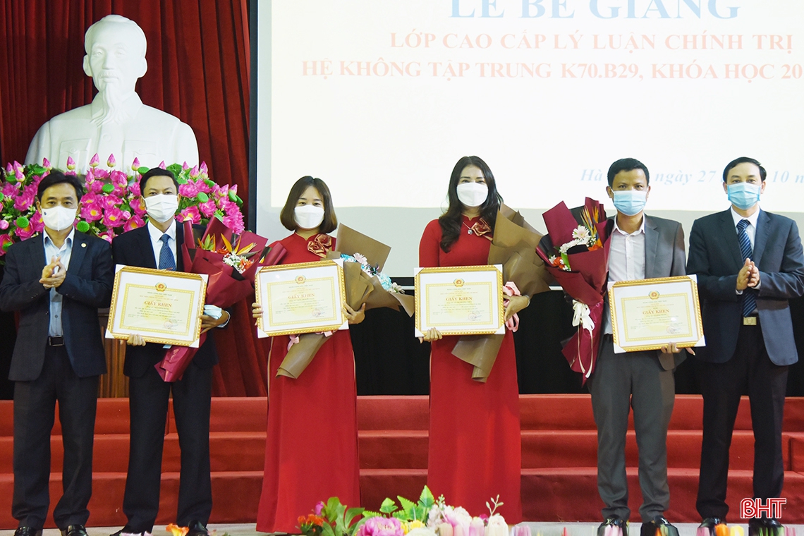86 học viên Hà Tĩnh hoàn thành lớp cao cấp lý luận chính trị hệ không tập trung