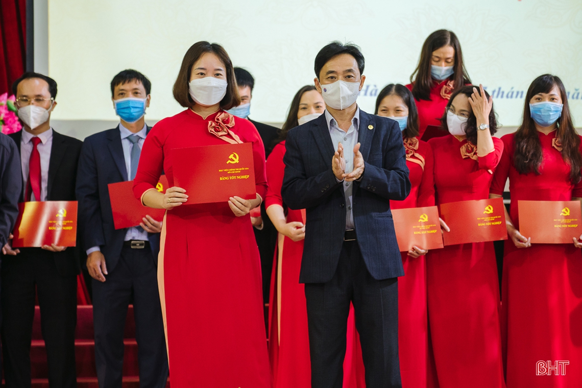 86 học viên Hà Tĩnh hoàn thành lớp cao cấp lý luận chính trị hệ không tập trung