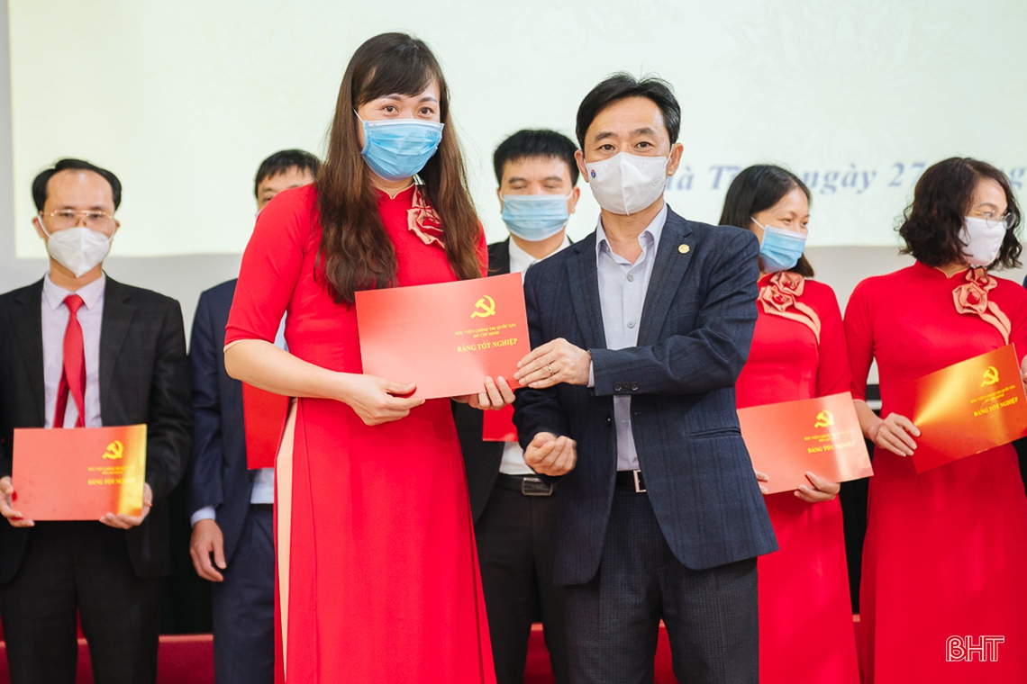 86 học viên Hà Tĩnh hoàn thành lớp cao cấp lý luận chính trị hệ không tập trung