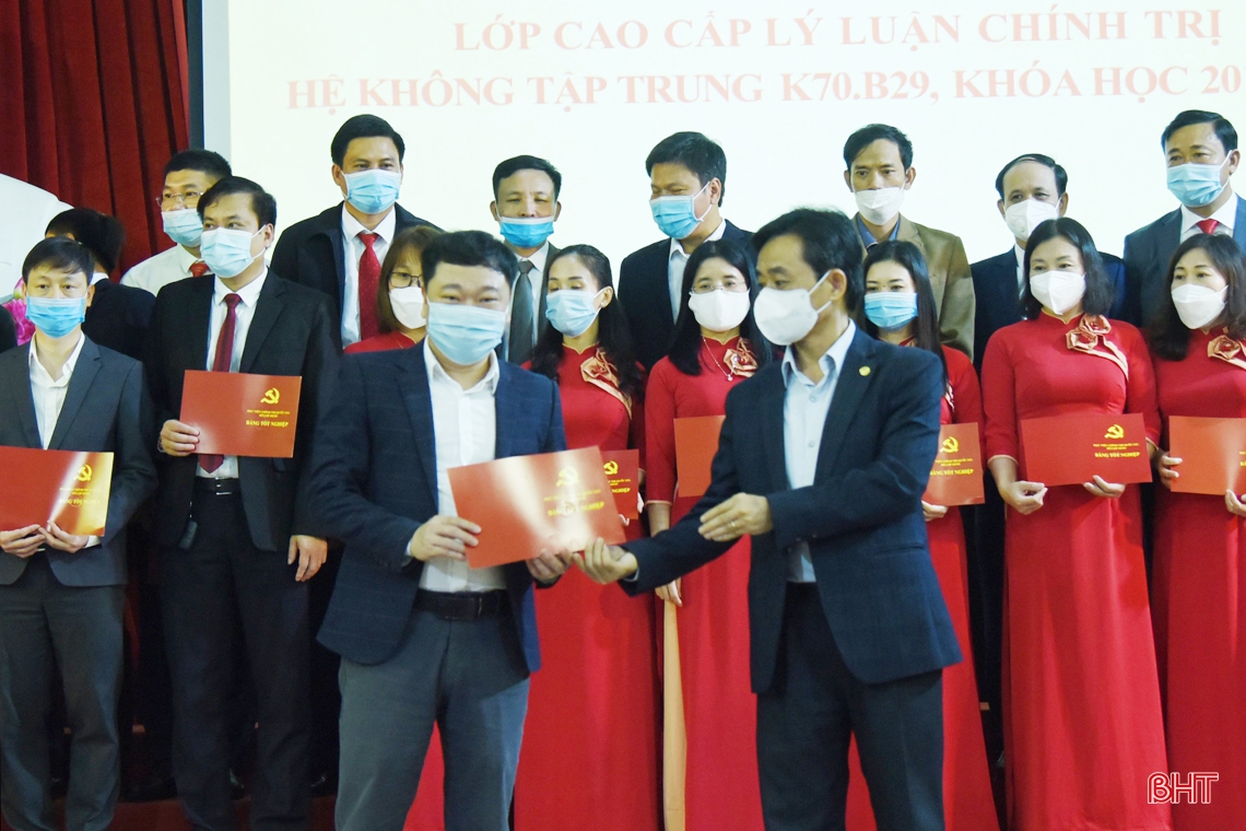 86 học viên Hà Tĩnh hoàn thành lớp cao cấp lý luận chính trị hệ không tập trung
