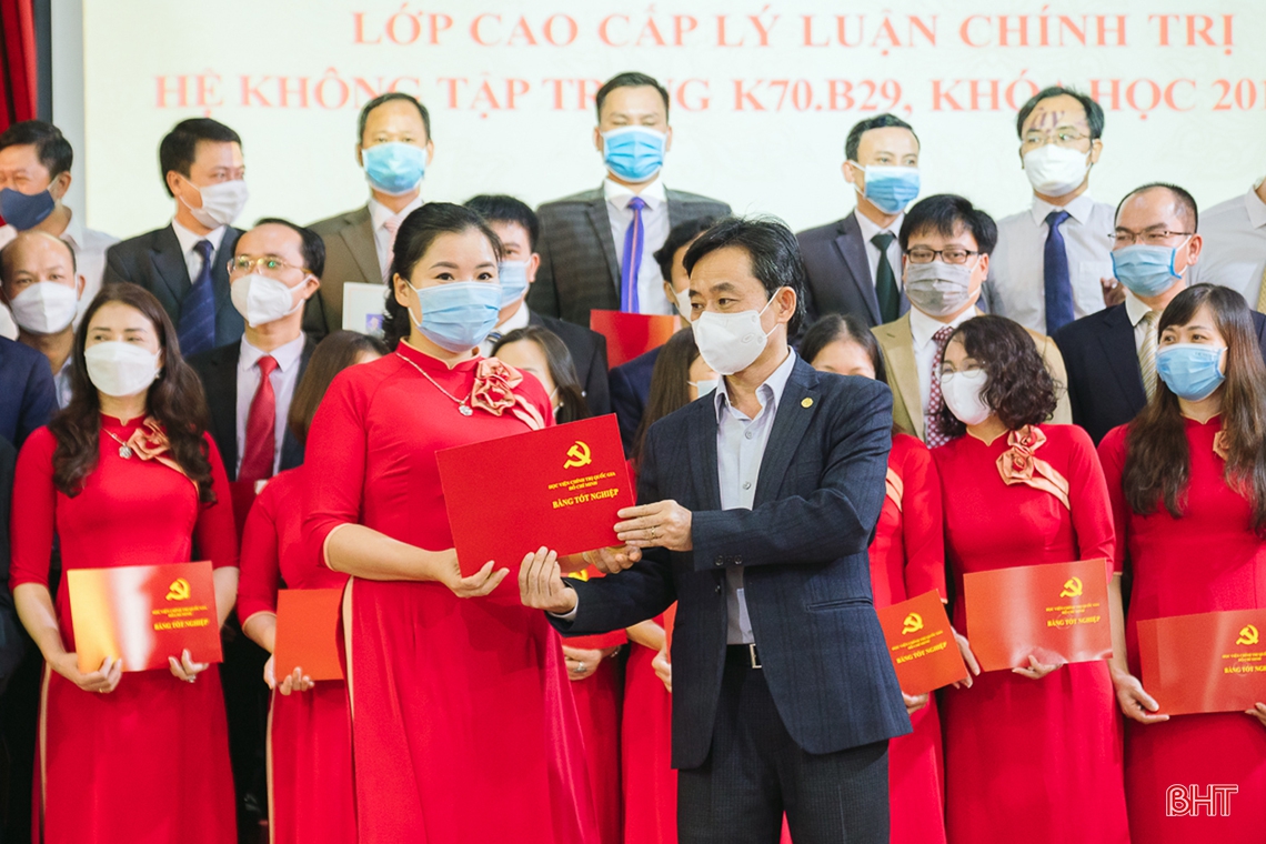 86 học viên Hà Tĩnh hoàn thành lớp cao cấp lý luận chính trị hệ không tập trung