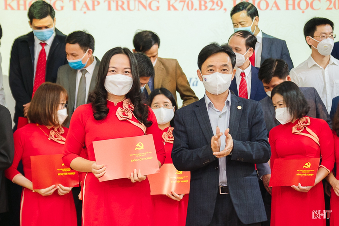 86 học viên Hà Tĩnh hoàn thành lớp cao cấp lý luận chính trị hệ không tập trung