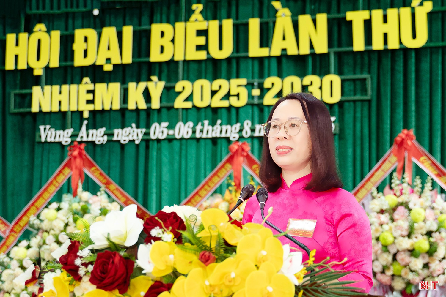 Đồng chí Nguyễn Hoàng Anh - Chủ nhiệm Ủy ban Kiểm tra Đảng ủy phường Vũng Áng trình bày tham luận tại đại hội.