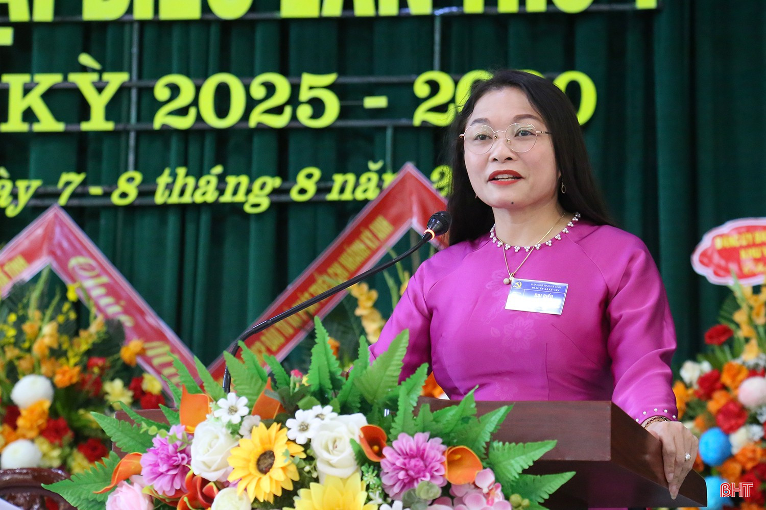 Phó Bí thư chuyên trách Đảng ủy UBND tỉnh Nguyễn Thị Hà Tân phát biểu chỉ đạo tại đại hội.