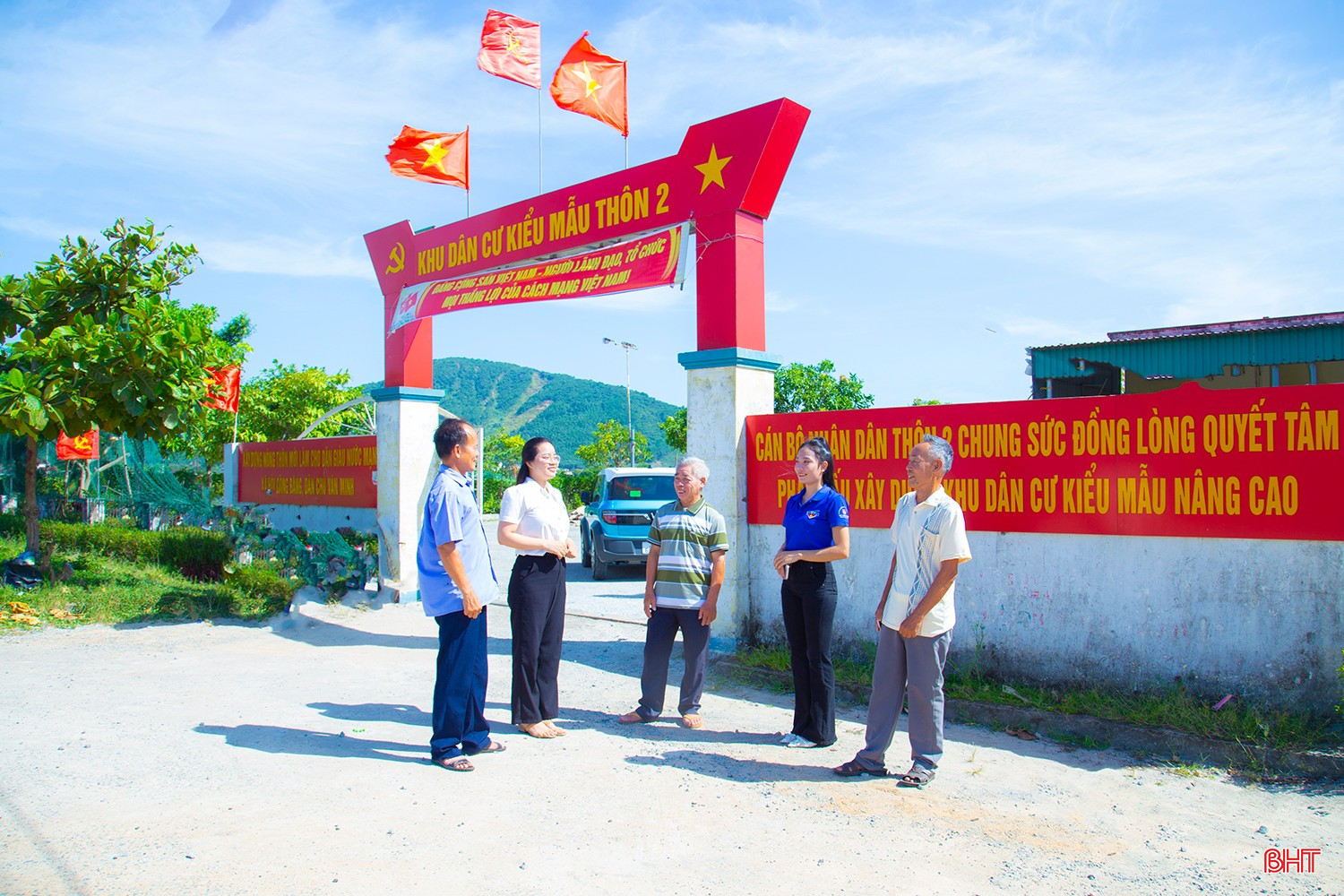 Đảng bộ coi trọng công tác tuyên truyền, khơi dậy niềm tự hào, tinh thần yêu quê hương, đất nước trong mỗi đảng viên.
