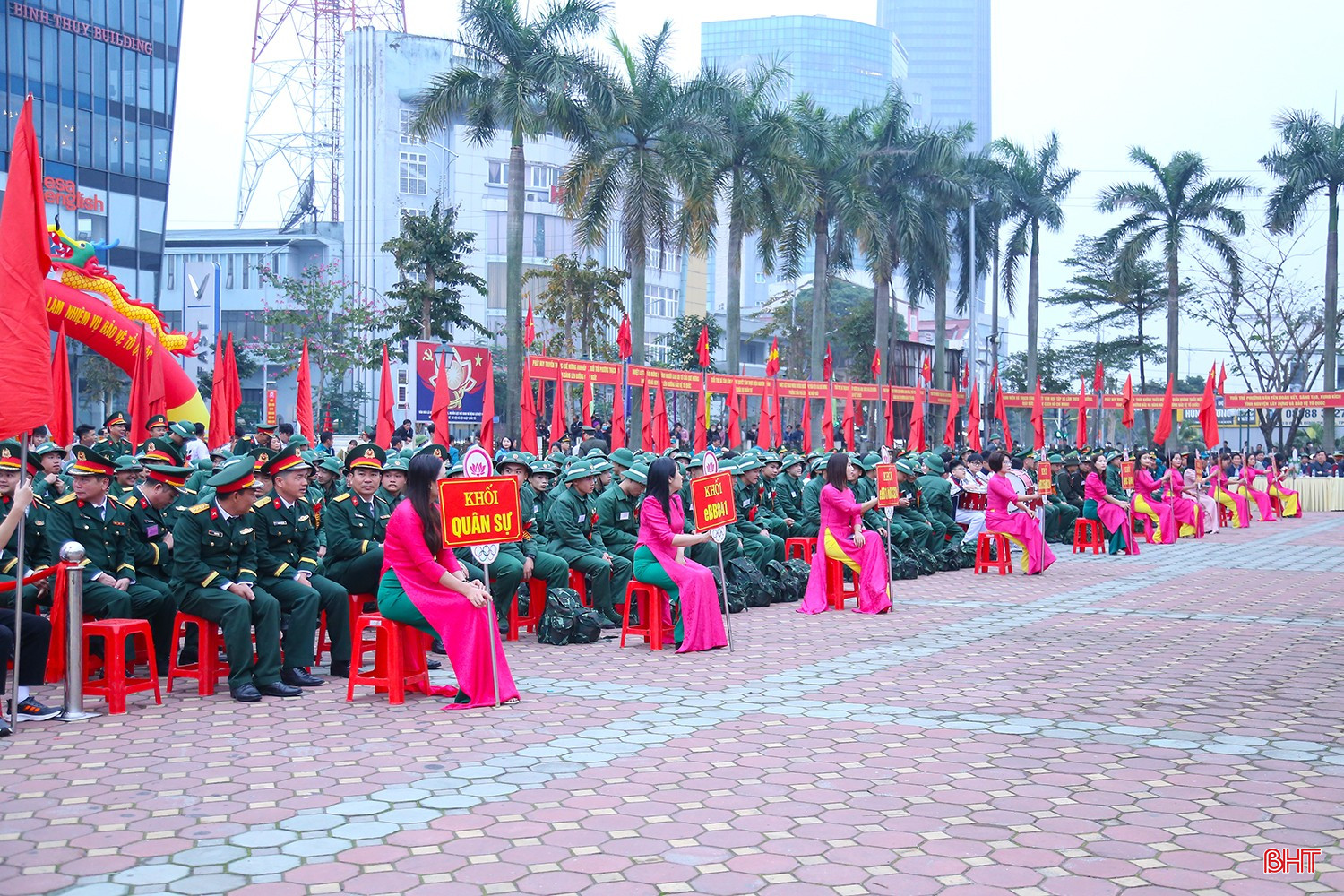 Năm 2025, TP Hà Tĩnh có 168 tân binh lên đường làm nhiệm vụ, trong đó 134 tân binh tham gia nghĩa vụ quân sự và 34 tân binh tham gia lực lượng công an, được giao về 6 đơn vị: Sư đoàn 324, Trung đoàn 335 (Quân khu IV); Trung đoàn 841 (Bộ CHQS tỉnh); Bộ đội Biên phòng tỉnh; Vùng 3 Hải quân và Công an tỉnh Hà Tĩnh.