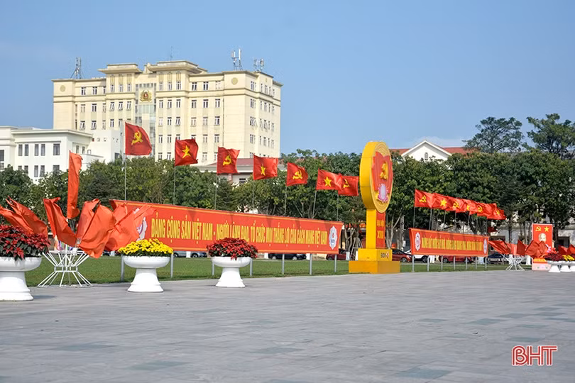 Sắc xuân rực rỡ Thành Sen