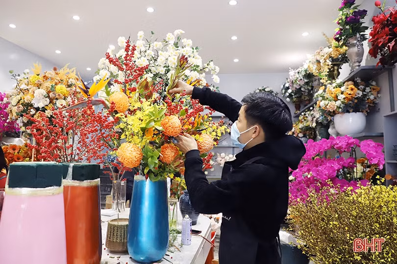 Muôn kiểu hoa lạ “đổ bộ” thị trường Hà Tĩnh