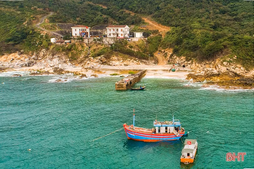 Vẻ đẹp vào xuân của “viên ngọc bích” trên vùng biển phía Nam Hà Tĩnh