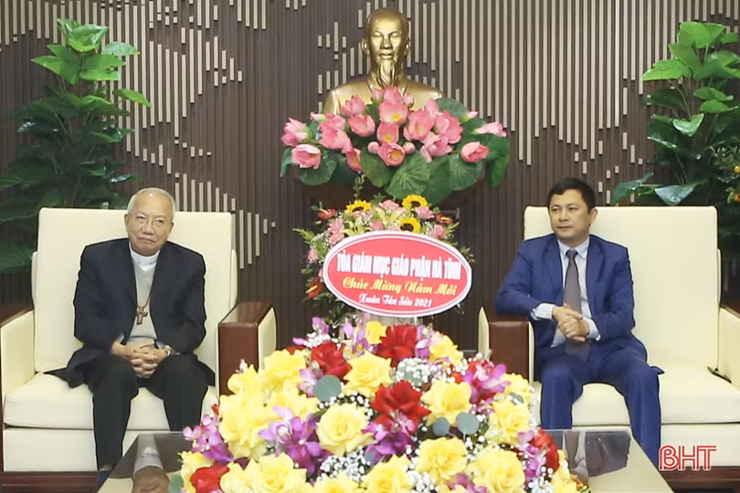 Tòa Giám mục Giáo phận Hà Tĩnh chúc tết Đảng bộ và Nhân dân tỉnh nhà
