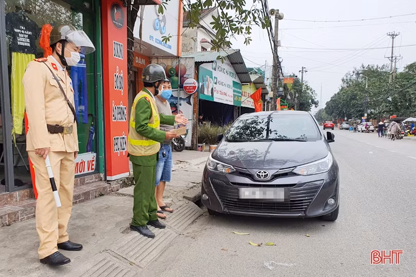 Dừng, đỗ xe sai quy định - “chuyện thường ngày” trên đường phố Hà Tĩnh