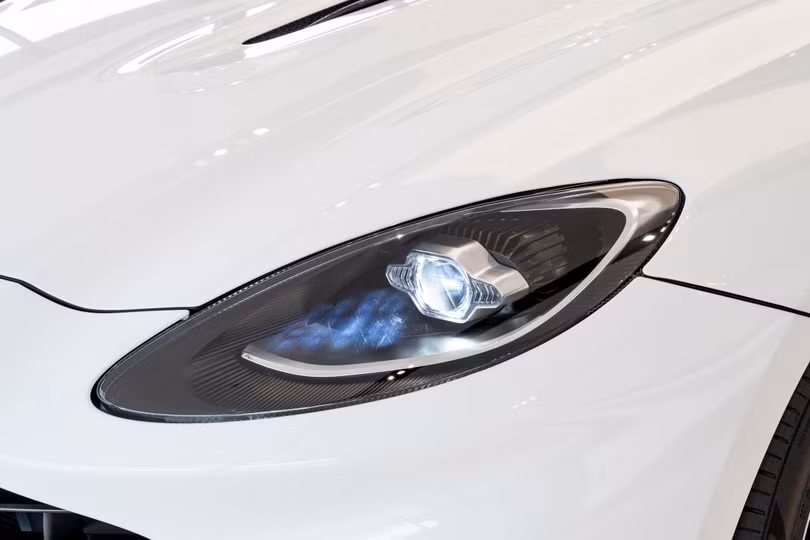 Cận cảnh siêu SUV Aston Martin DBX giá gần 17 tỷ đầu tiên tại Việt Nam