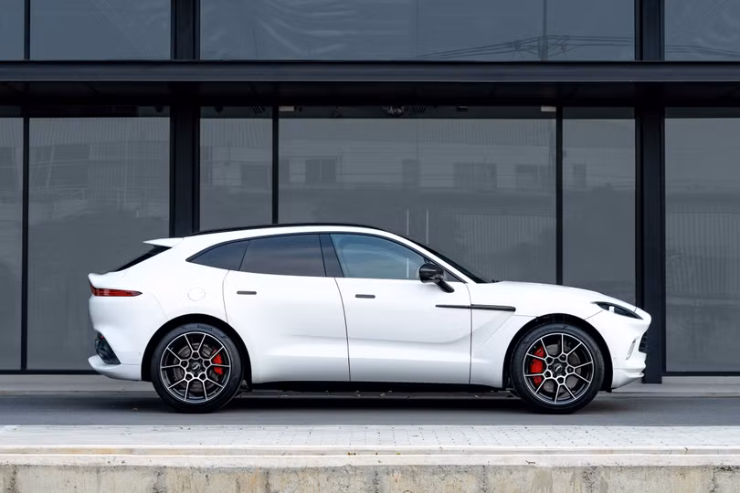 Cận cảnh siêu SUV Aston Martin DBX giá gần 17 tỷ đầu tiên tại Việt Nam