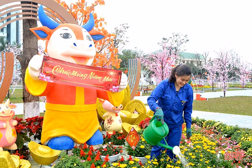 Sắc xuân rực rỡ Thành Sen