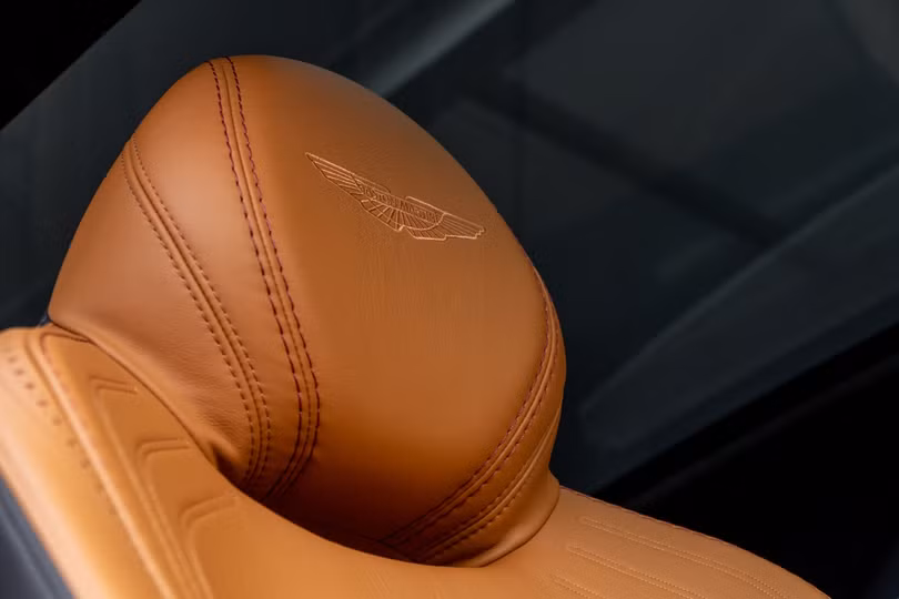 Cận cảnh siêu SUV Aston Martin DBX giá gần 17 tỷ đầu tiên tại Việt Nam