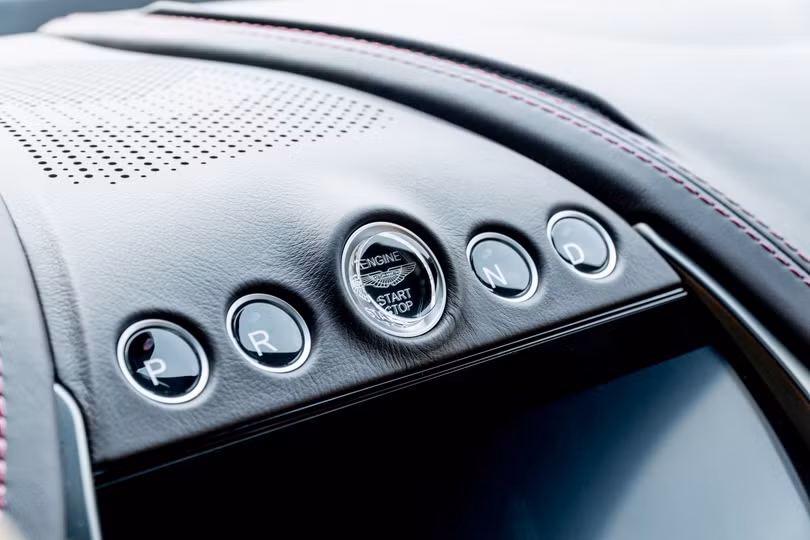 Cận cảnh siêu SUV Aston Martin DBX giá gần 17 tỷ đầu tiên tại Việt Nam