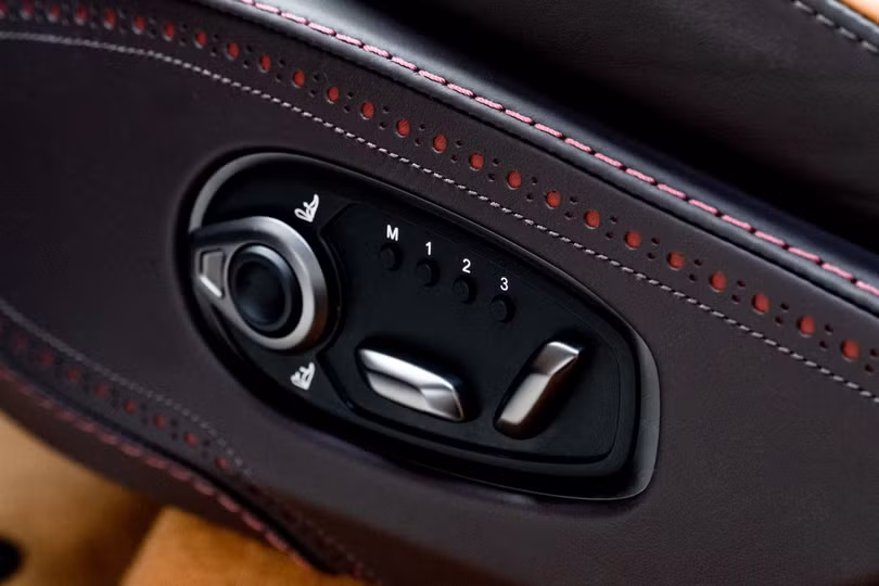 Cận cảnh siêu SUV Aston Martin DBX giá gần 17 tỷ đầu tiên tại Việt Nam