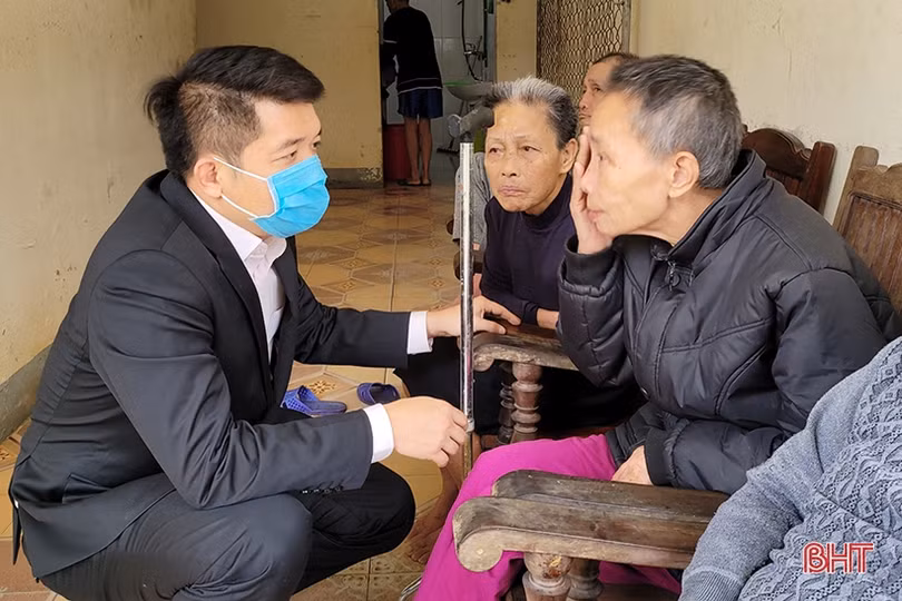 Chủ tịch Ủy ban MTTQ Hà Tĩnh thăm hỏi người có công, đối tượng bảo trợ xã hội