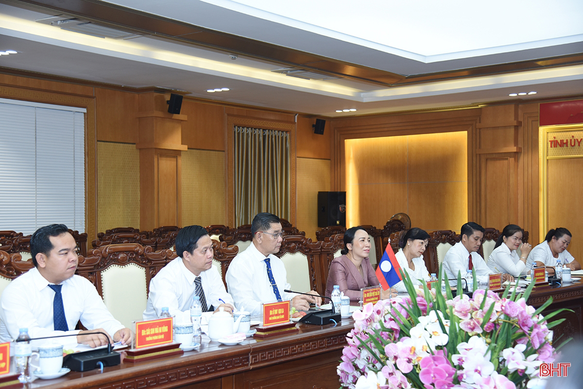 Hà Tĩnh - Bolikhămxay chia sẻ kinh nghiệm công tác tổ chức xây dựng Đảng