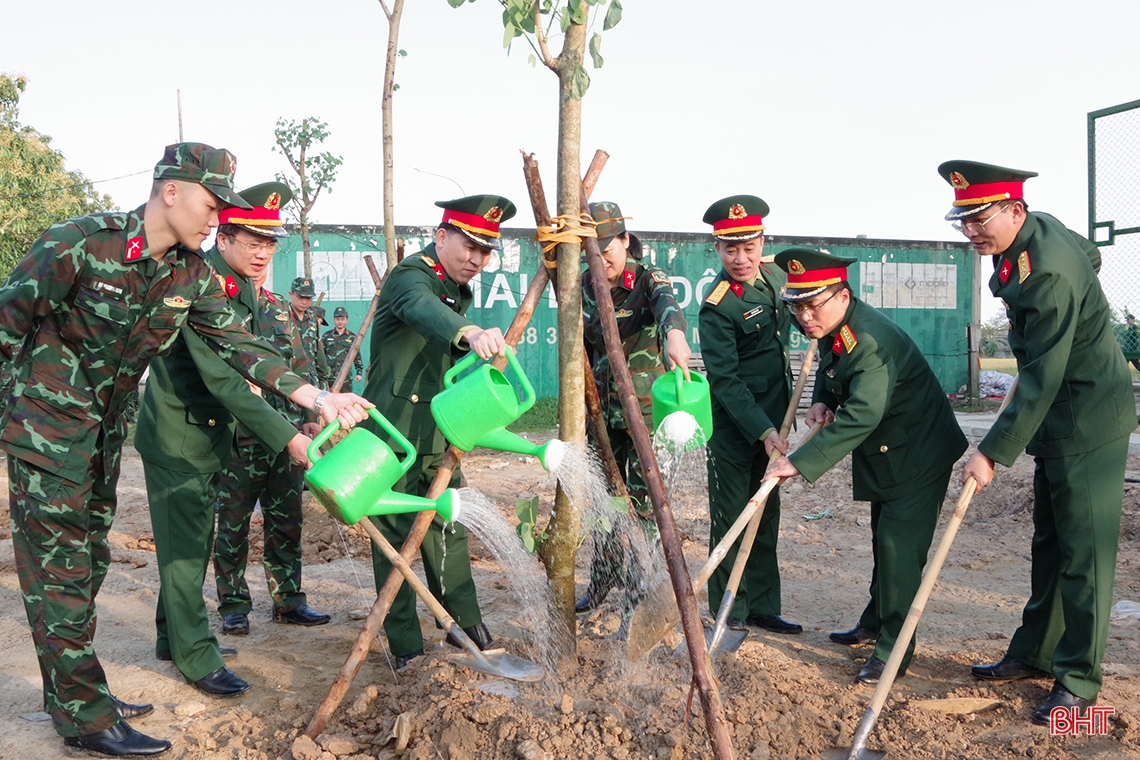 Các địa phương Hà Tĩnh sôi nổi ra quân trồng cây đầu xuân