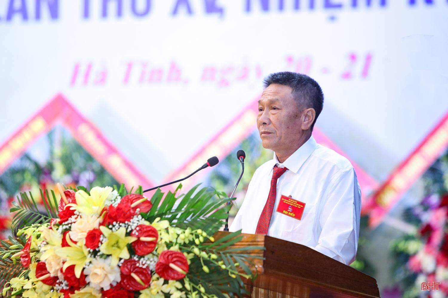 Ông Trần Văn Đoài - Chủ tịch Ủy ban MTTQ xã Vượng Lộc (Can Lộc) chia sẻ những kết quả địa phương đạt được trong tuyên truyền, vận động Nhân dân tham gia công tác an sinh xã hội, góp phần xây dựng nông thôn mới bền vững, xây dựng khu dân cư tự quản, đoàn kết, ấm no, hạnh phúc. Để đạt được những kết quả đó, trước hết là trách nhiệm nêu gương, tận tụy của người đứng đầu; vai trò kiểm tra, đôn đốc gần gũi, hướng dẫn, thấu hiểu hoàn cảnh người dân của cán bộ cơ sở và vai trò nòng cốt trong công tác tuyên truyền, vận động của MTTQ và các thành viên.