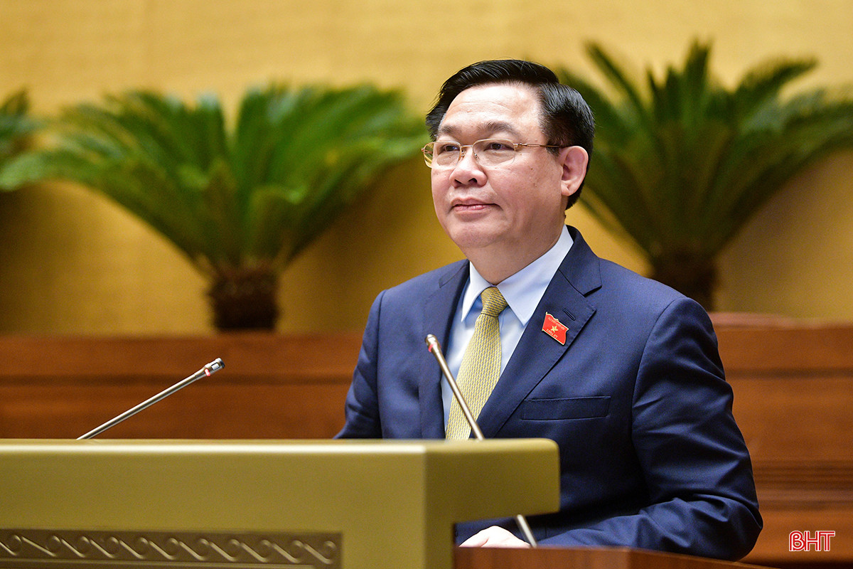 Chủ tịch Quốc hội Vương Đình Huệ phát biểu.