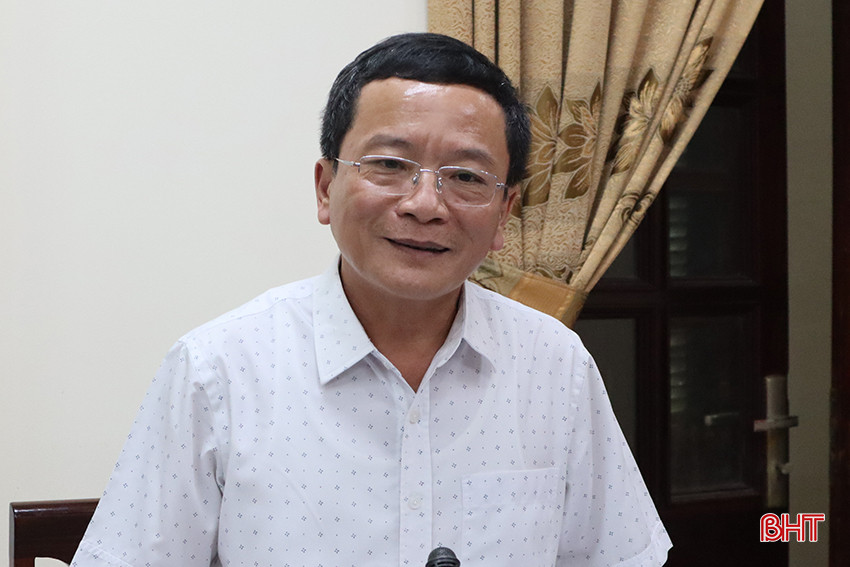Phó Chủ tịch HĐND tỉnh Trần Văn Kỳ yêu cầu các sở, ngành tiếp thu ý kiến các đại biểu tham dự để tiếp tục hoàn thiện các tờ trình, dự thảo nghị quyết trình kỳ họp.