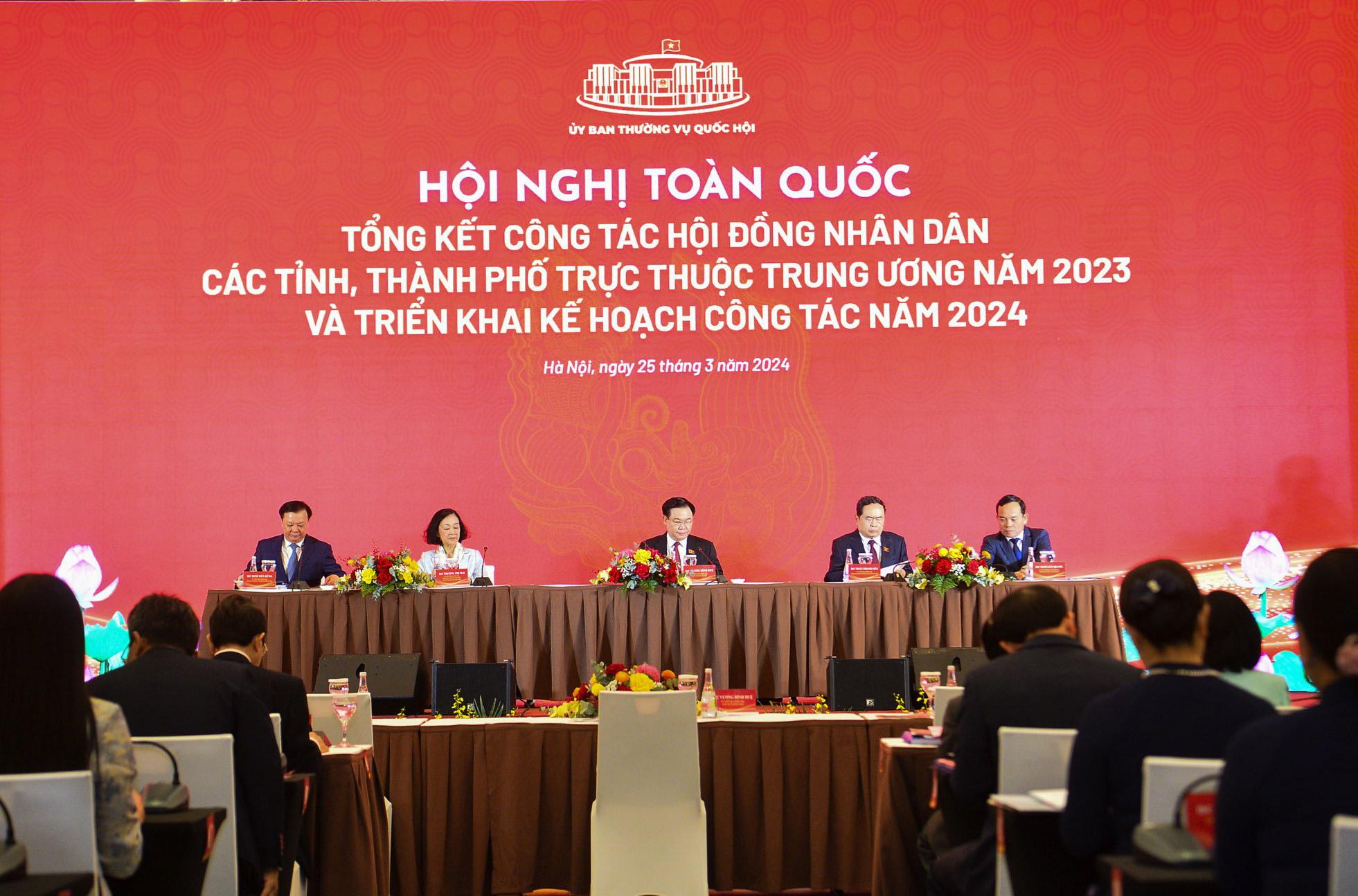 Các đồng chí chủ trì hội nghị (Ảnh: Quochoi.vn)