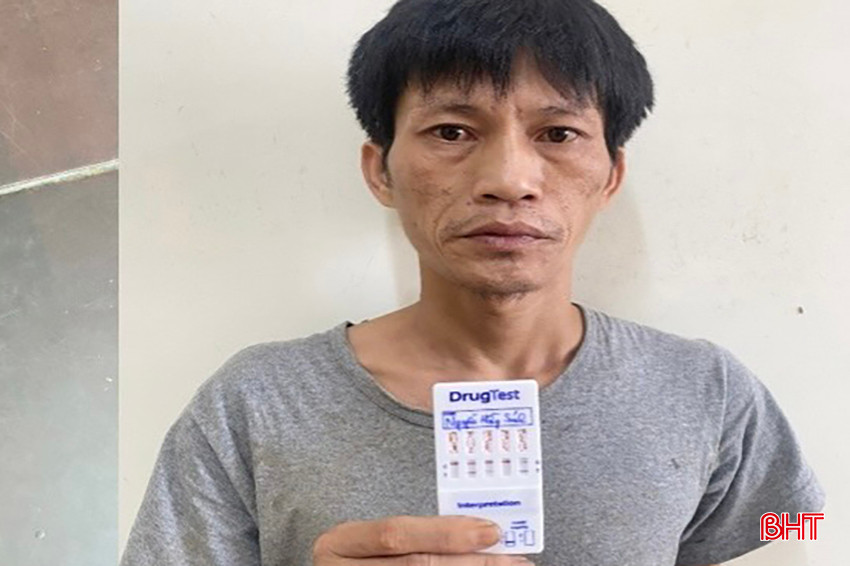 đối tượng Nguyễn Hồng Sách và tang vật.jpeg
