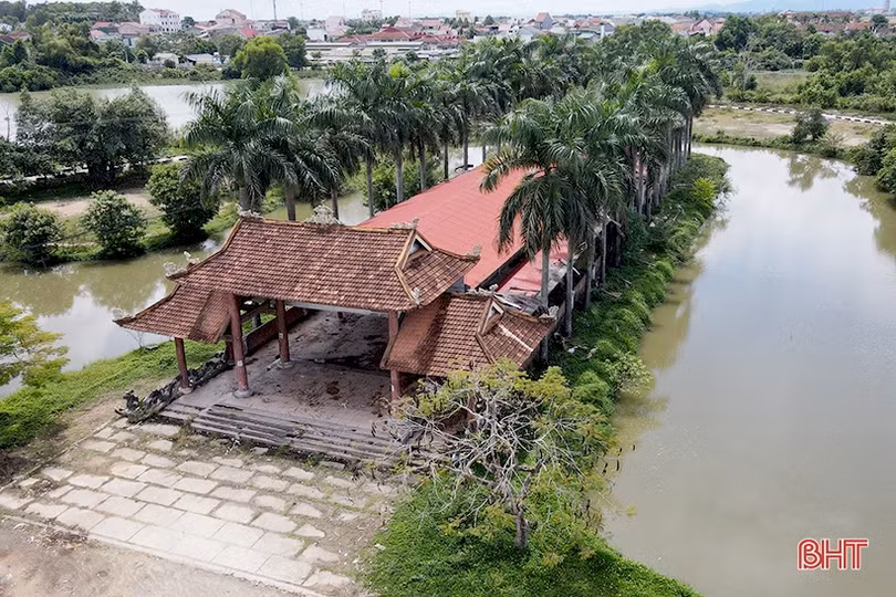 Cảnh hoang tàn của khu du lịch sinh thái tiền tỷ ở thị trấn Nghèn