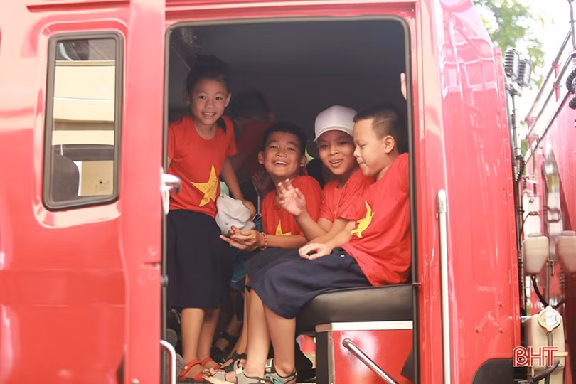 Người dân Hà Tĩnh trải nghiệm thực hành kỹ năng phòng cháy