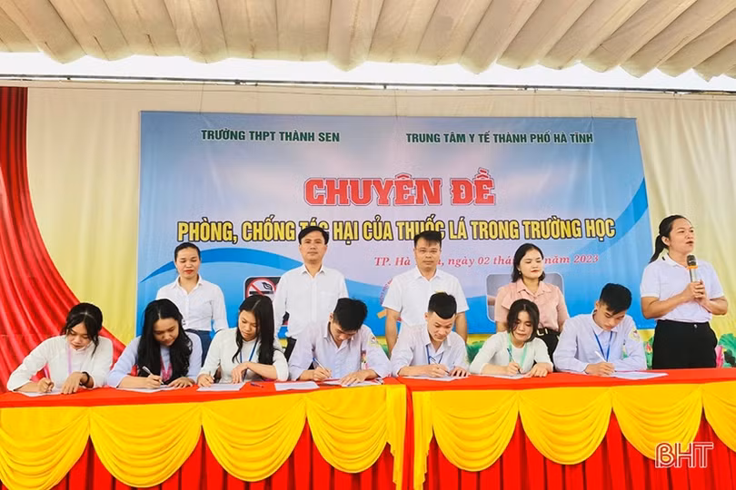 Học sinh THPT Thành Sen cam kết thực hiện trường học không khói thuốc