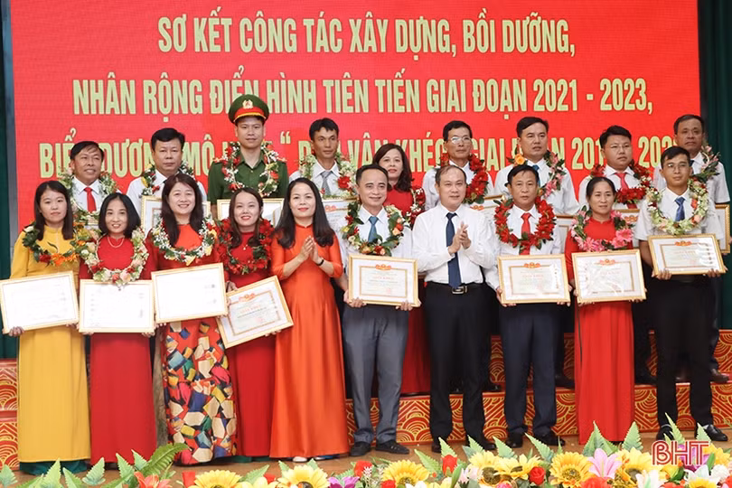 Cẩm Xuyên biểu dương điển hình tiên tiến, mô hình dân vận khéo