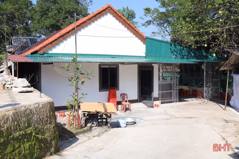 Bàn giao nhà tình nghĩa cho cựu chiến binh ở huyện Hương Sơn