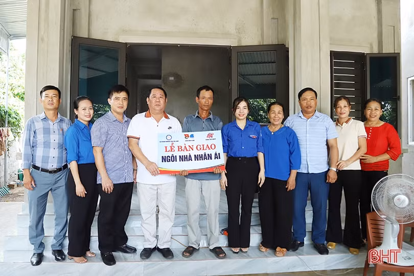 Hội Doanh nghiệp Hà Tĩnh phía Nam bàn giao 4 nhà nhân ái tại Nghi Xuân