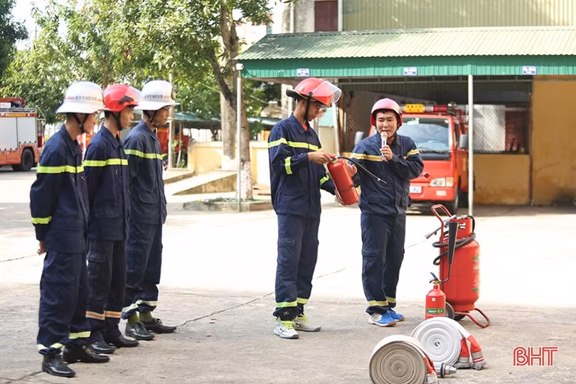 Người dân Hà Tĩnh trải nghiệm thực hành kỹ năng phòng cháy