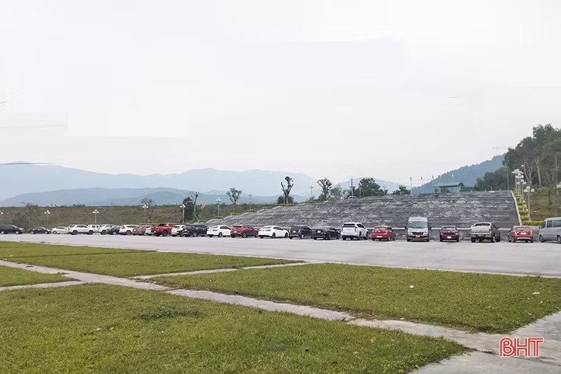 Đông đảo du khách tham quan chùa Hương Tích - Hà Tĩnh ngày đầu năm mới