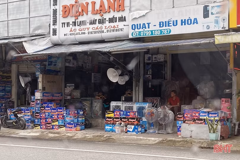 “Trưng dụng” vỉa hè, lòng đường để kinh doanh ở phố núi Hà Tĩnh