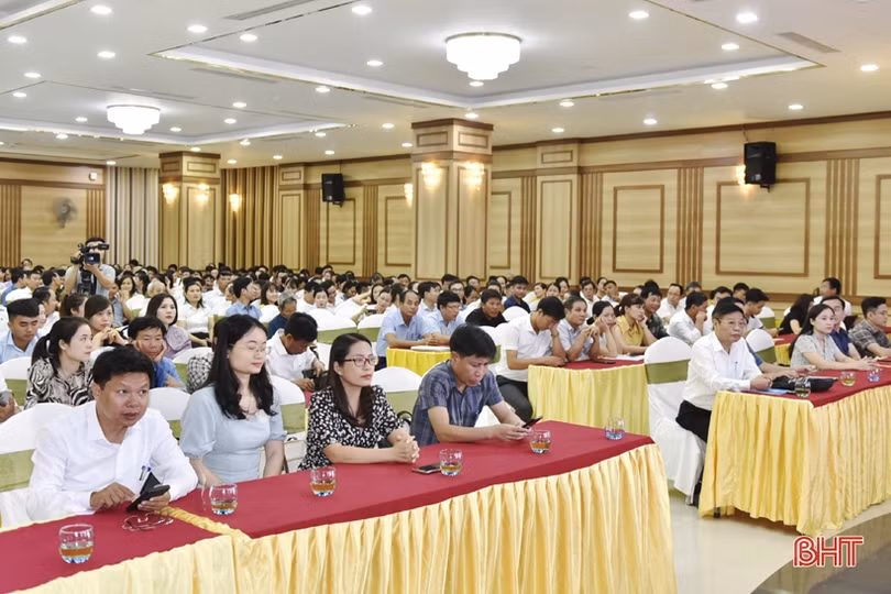 Phổ biến các chính sách giảm nghèo mới cho hơn 1.000 công chức Hà Tĩnh