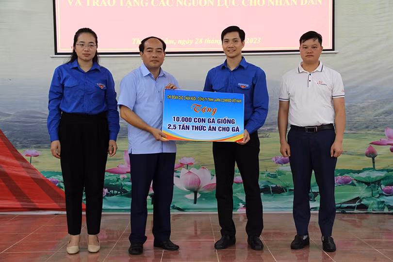 Japfa Việt Nam trao tặng 10.000 gà giống cho bà con nông dân 