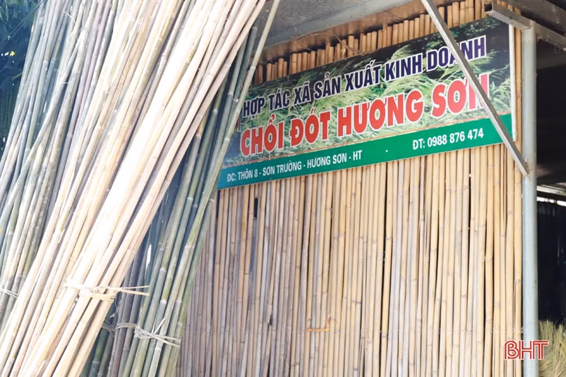 Học ngành xây dựng, “rẽ hướng” làm ông chủ sản xuất chổi đót