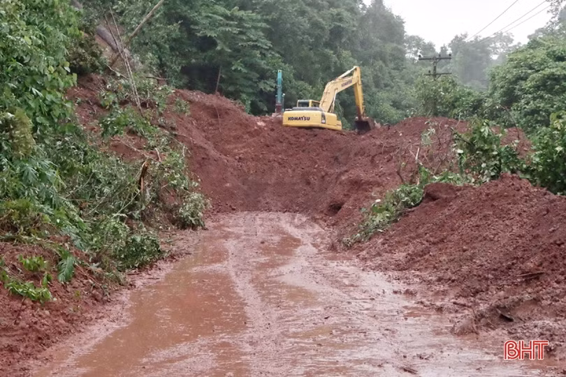Sạt lở nghiêm trọng tại Bolikhămxay, đường từ Hà Tĩnh sang Lào bị chia cắt