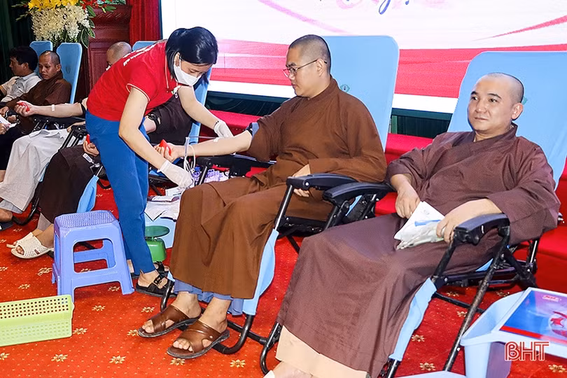 Đức Thọ thu về 300 đơn vị máu trong ngày hội hiến máu tình nguyện
