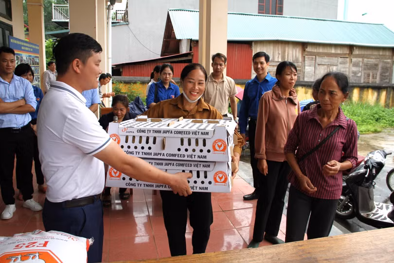 Japfa Việt Nam trao tặng 10.000 gà giống cho bà con nông dân 