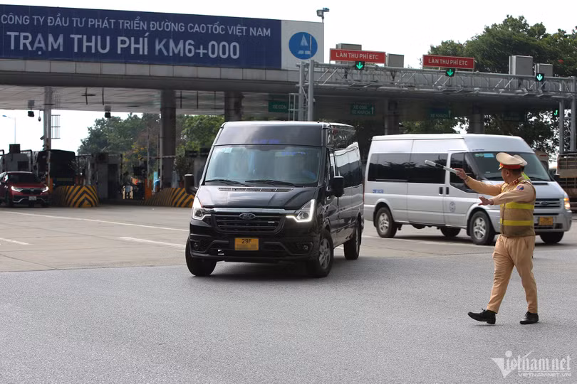 Bắt đầu tổng kiểm soát ô tô khách, xe container trên toàn quốc