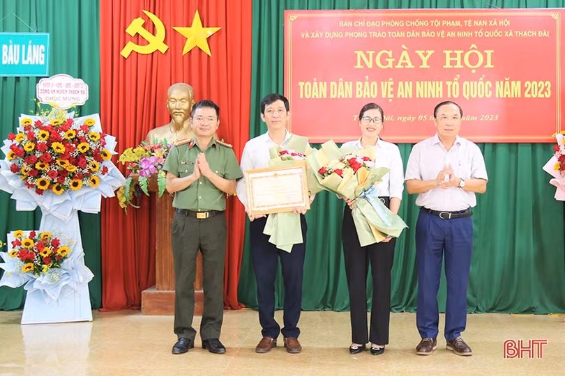 Lãnh đạo tỉnh chung vui “Ngày hội toàn dân bảo vệ an ninh Tổ quốc” tại Thạch Hà
