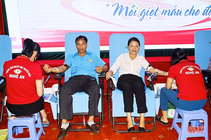 Đức Thọ thu về 300 đơn vị máu trong ngày hội hiến máu tình nguyện